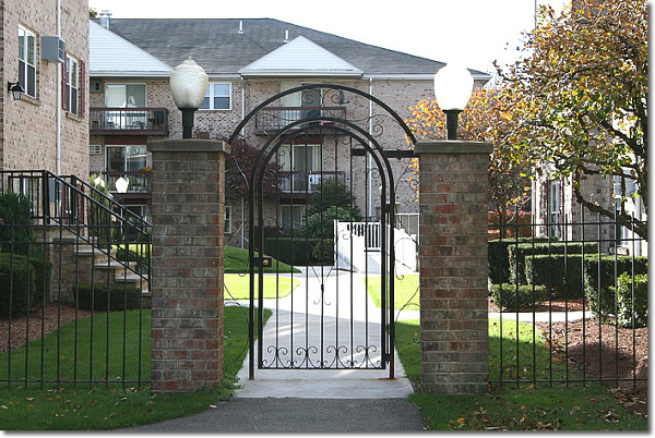 parlmont_gate_entrance